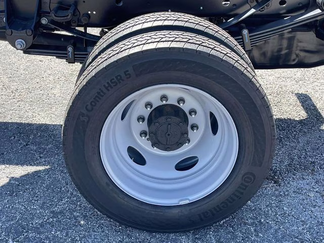 2026 Oxford White Ford Super Duty F-550 DRW XL 4X4 Chassis