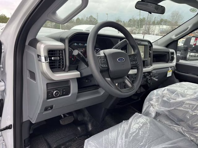 2026 Oxford White Ford Super Duty F-550 DRW XL 4X4 Chassis