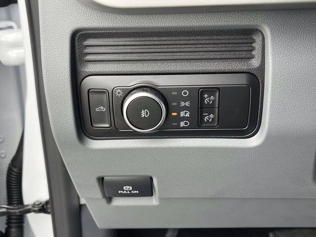 2026 Oxford White Ford Super Duty F-550 DRW XL 4X4 Chassis