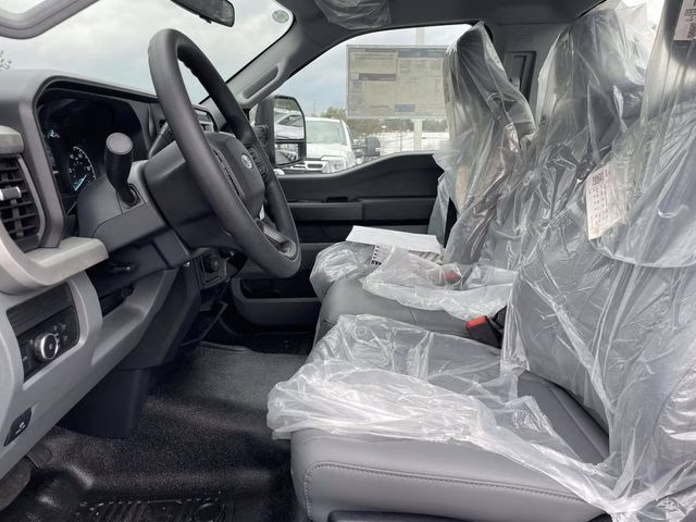 2026 Oxford White Ford Super Duty F-450 DRW XL RWD Chassis