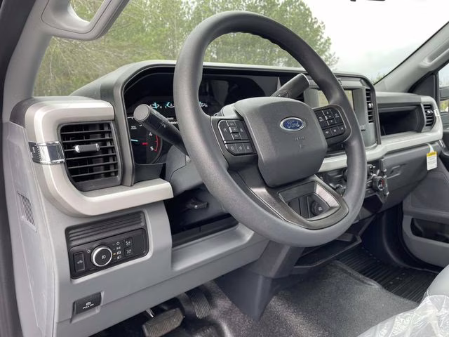 2026 Oxford White Ford Super Duty F-450 DRW XL RWD Chassis