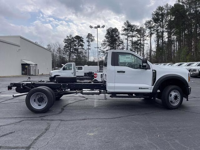 2026 Oxford White Ford Super Duty F-450 DRW XL RWD Chassis