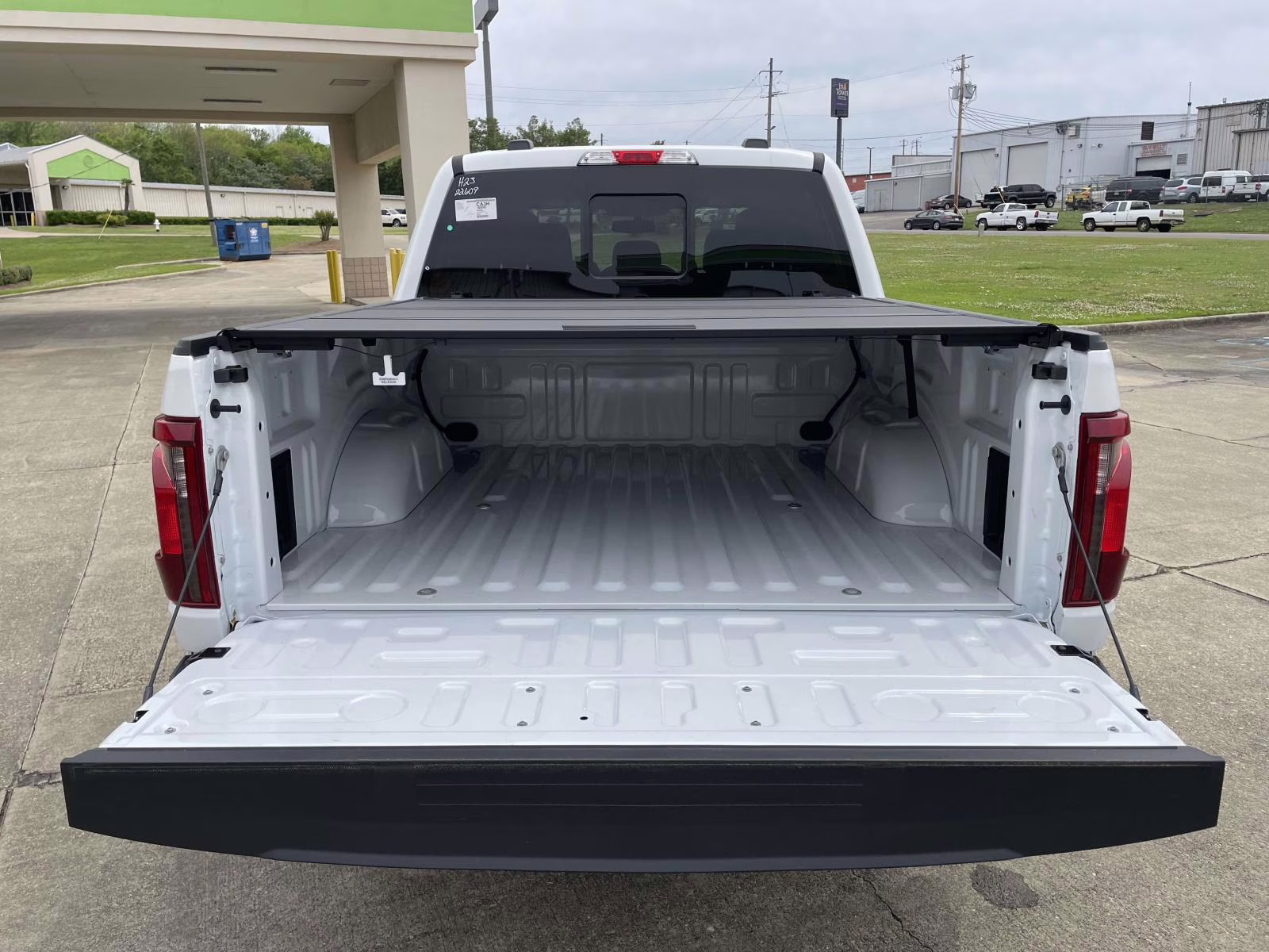 2026 Oxford White Ford F-150 XLT 4X4 Truck