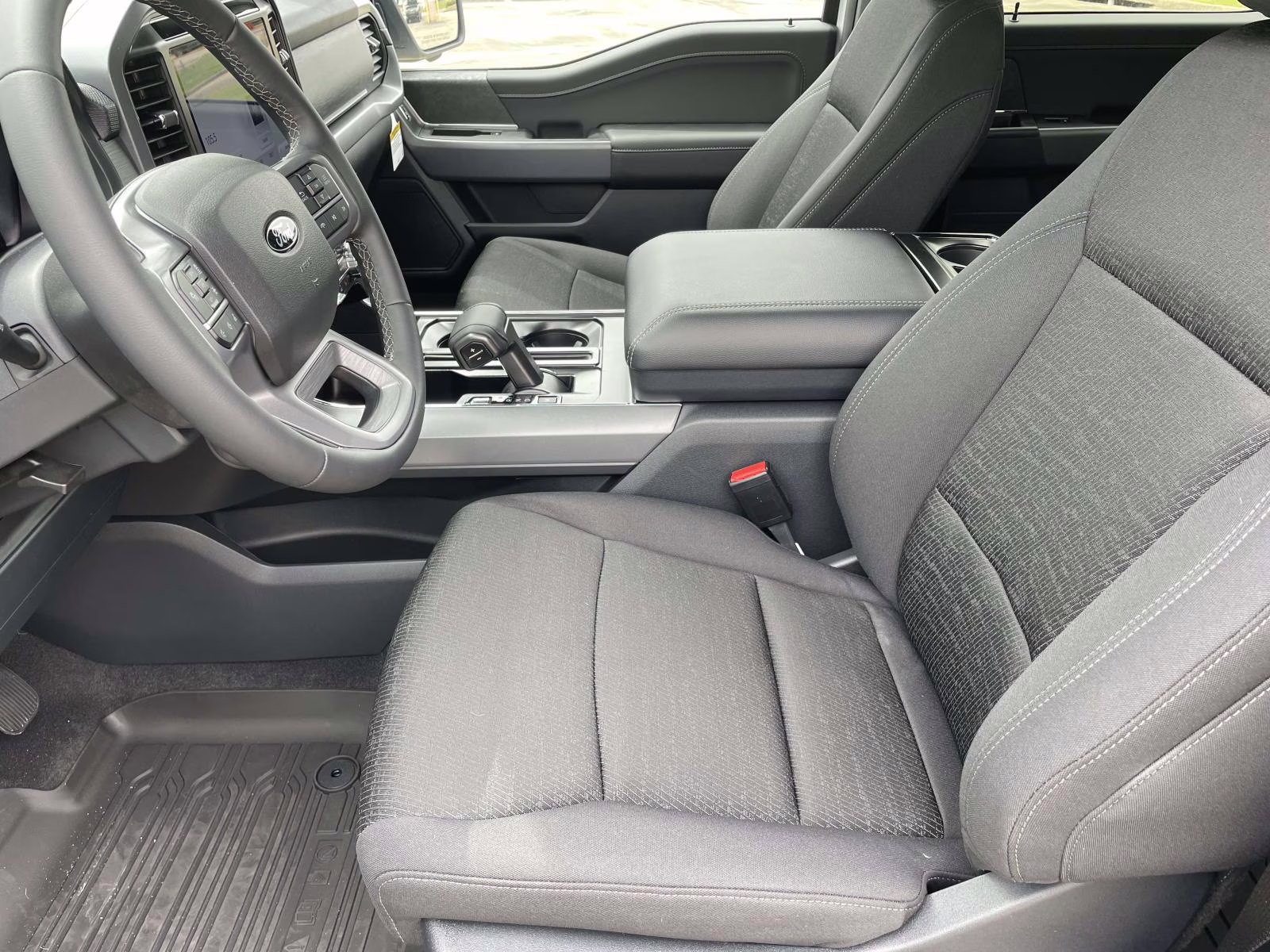 2026 Oxford White Ford F-150 XLT 4X4 Truck