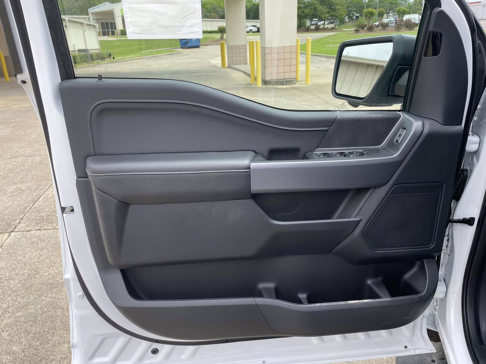 2026 Oxford White Ford F-150 XLT 4X4 Truck