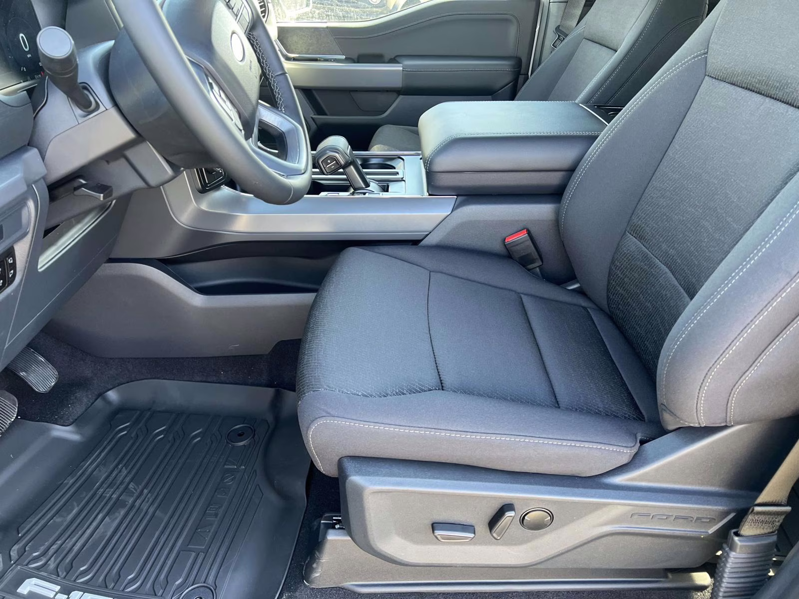 2026 Avalanche Ford F-150 XLT 4X4 Truck