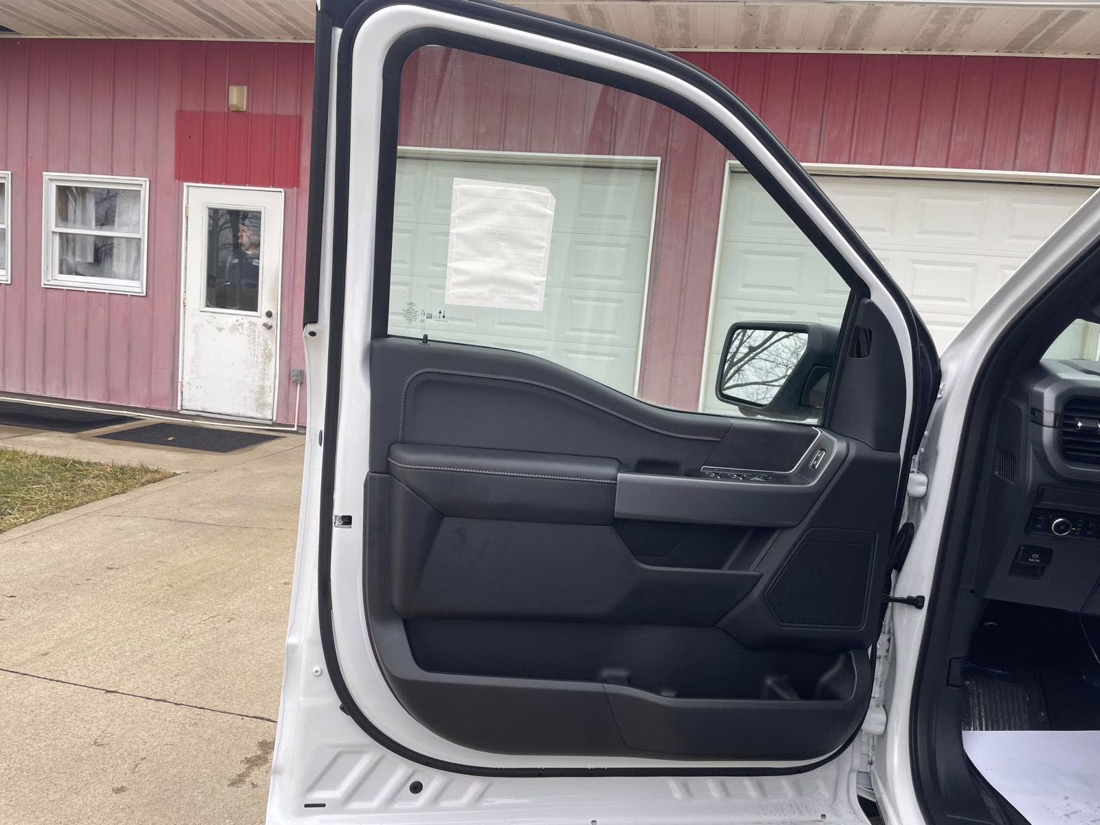 2025 Oxford White Ford F-150 XLT 4X4 Truck