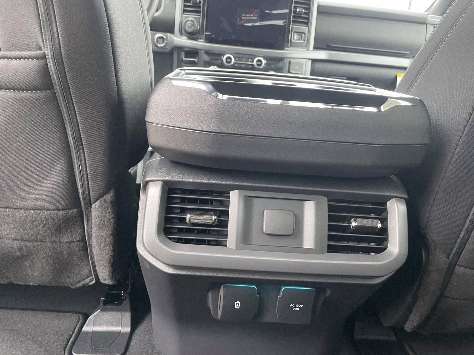 2025 Oxford White Ford F-150 XLT 4X4 Truck