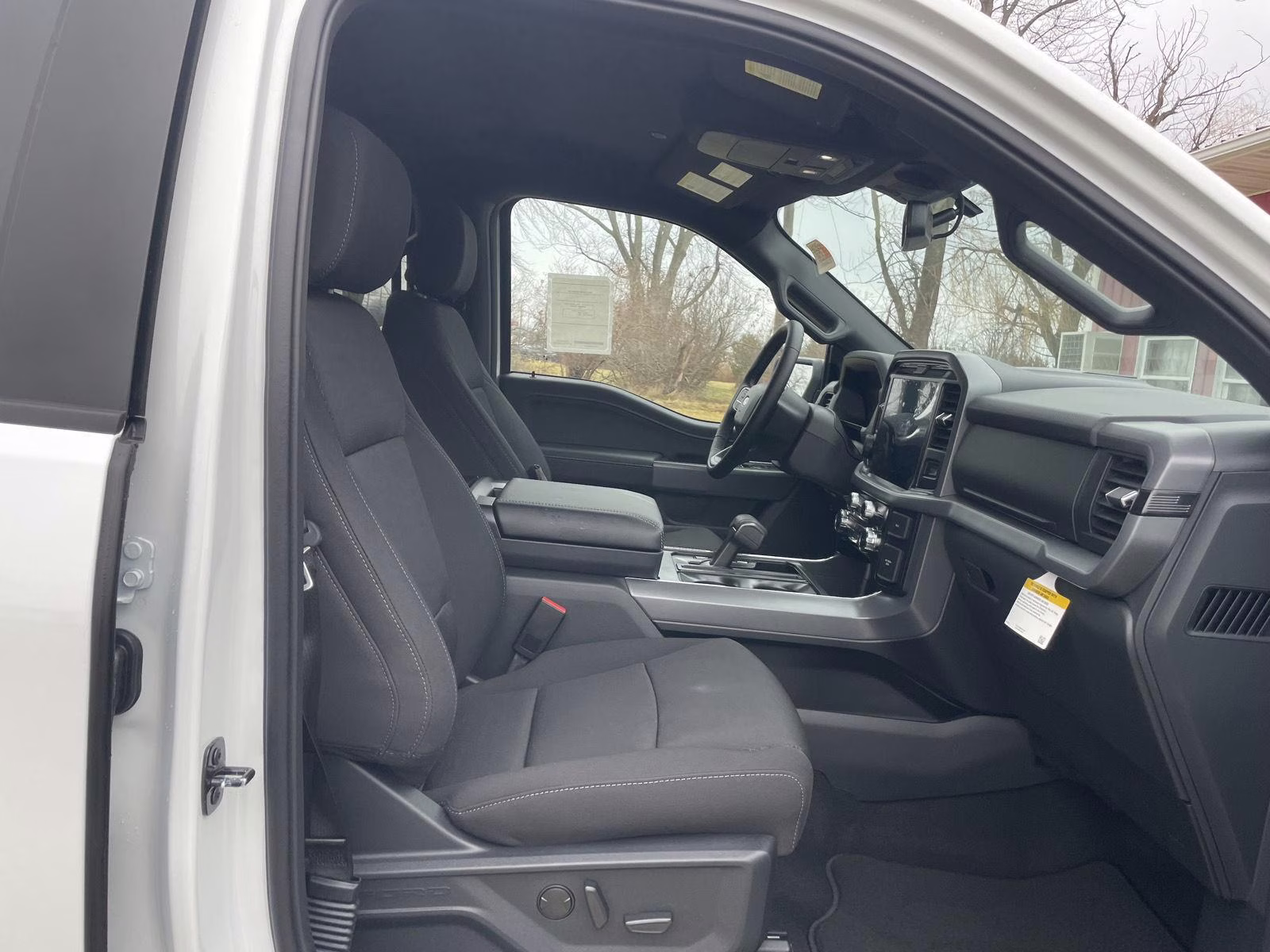 2025 Oxford White Ford F-150 XLT 4X4 Truck