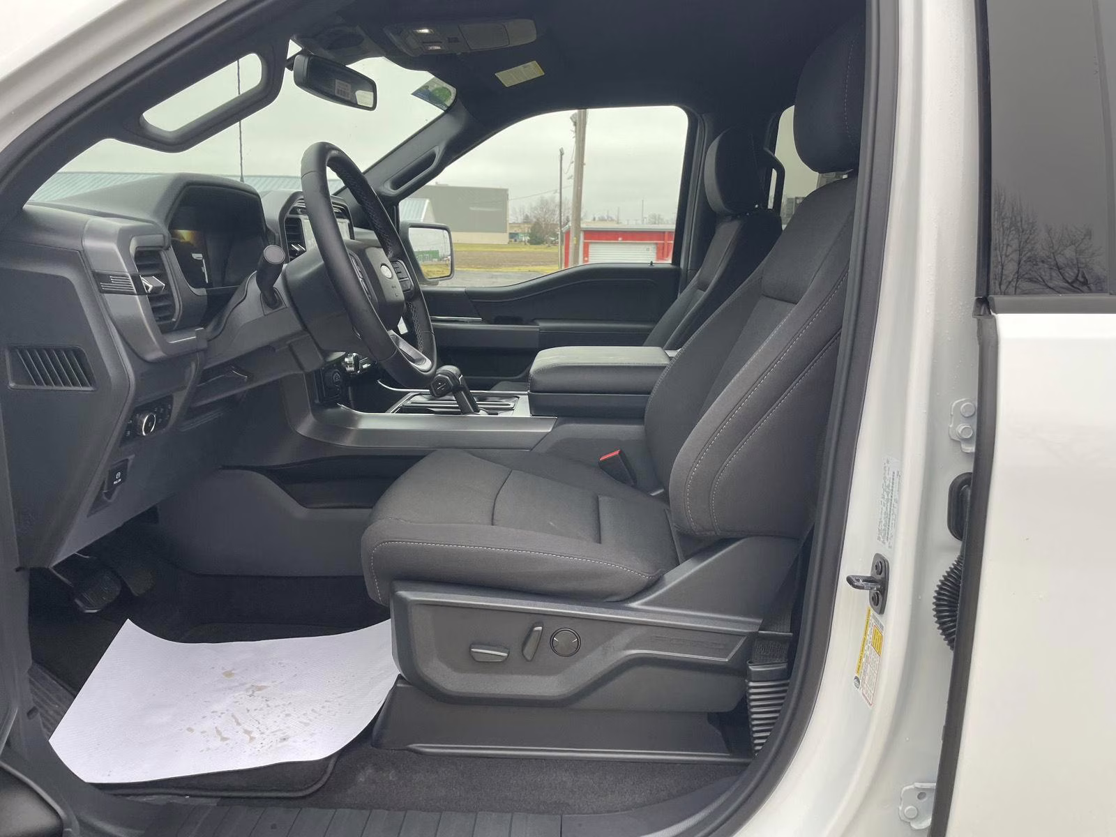 2025 Oxford White Ford F-150 XLT 4X4 Truck