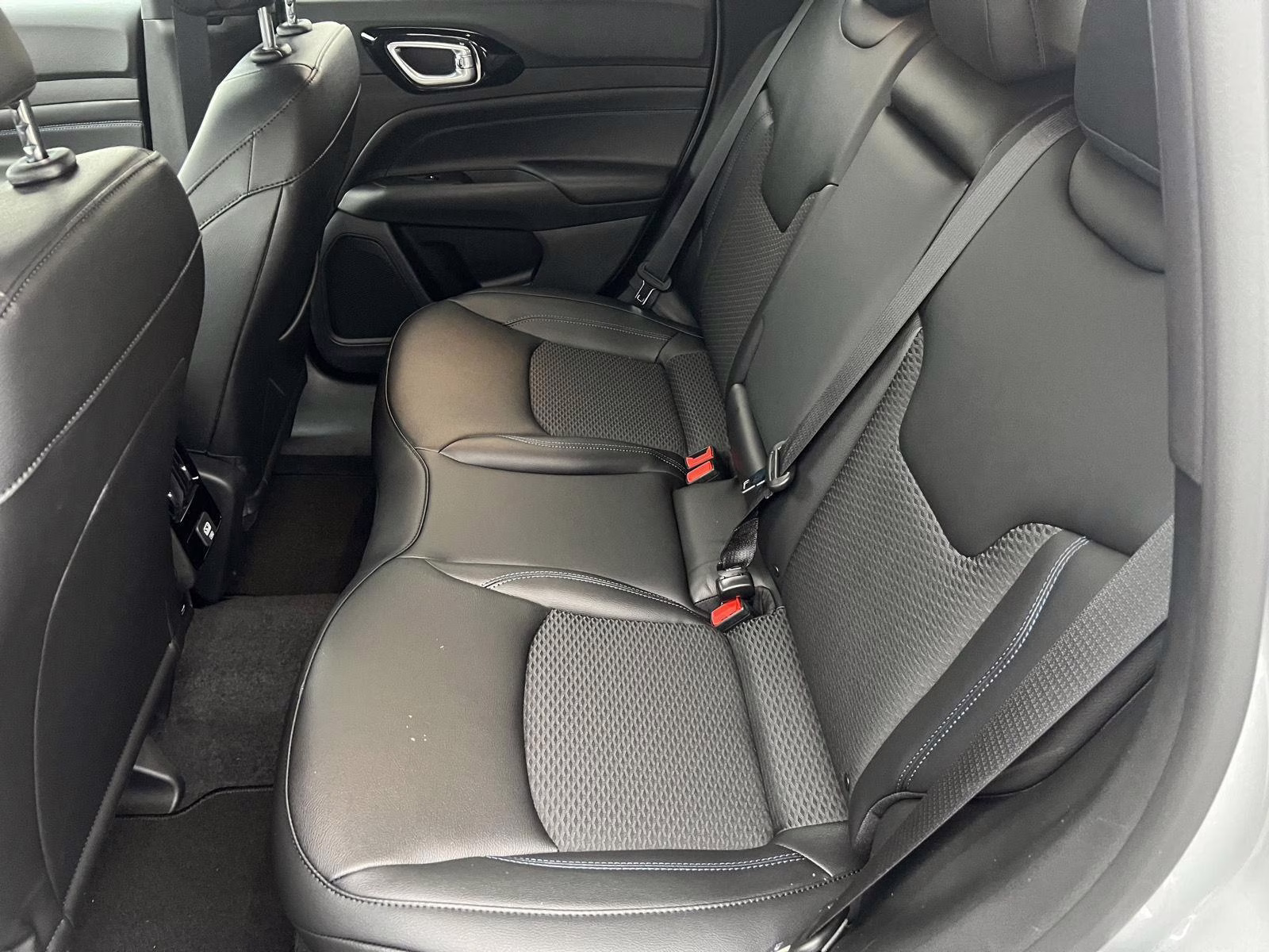2026 Silver Zynith Metallic Clearcoat Jeep Compass Latitude Altitude 4X4 SUV
