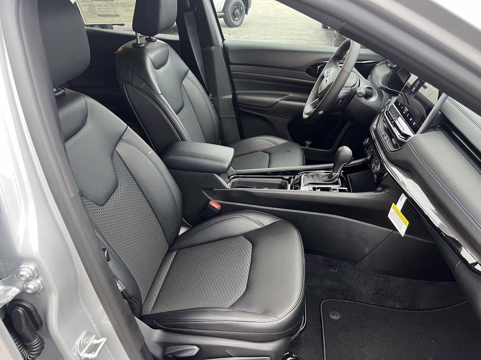 2026 Silver Zynith Metallic Clearcoat Jeep Compass Latitude Altitude 4X4 SUV