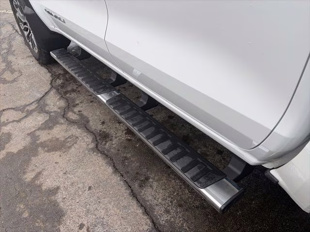 2023 Summit White GMC Canyon Denali 4X4 Truck