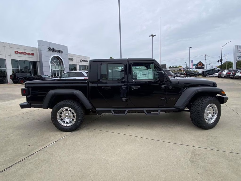 2026 Black Clearcoat Jeep Gladiator Sport 4X4 Truck