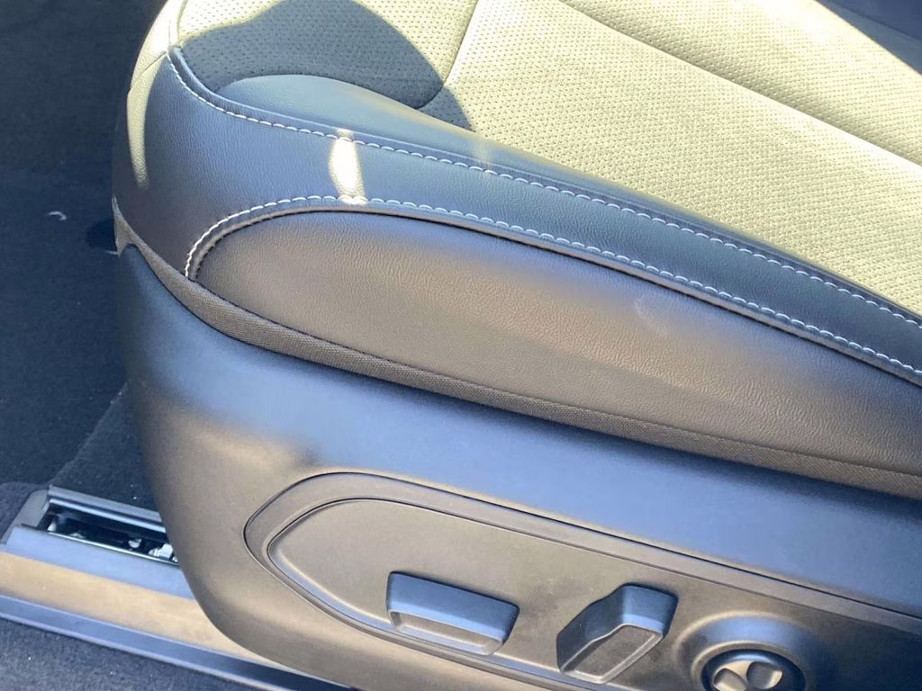 2026 Bright White Clearcoat Jeep Grand Cherokee Laredo Altitude RWD SUV