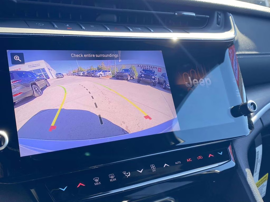 2026 Bright White Clearcoat Jeep Grand Cherokee Laredo Altitude RWD SUV