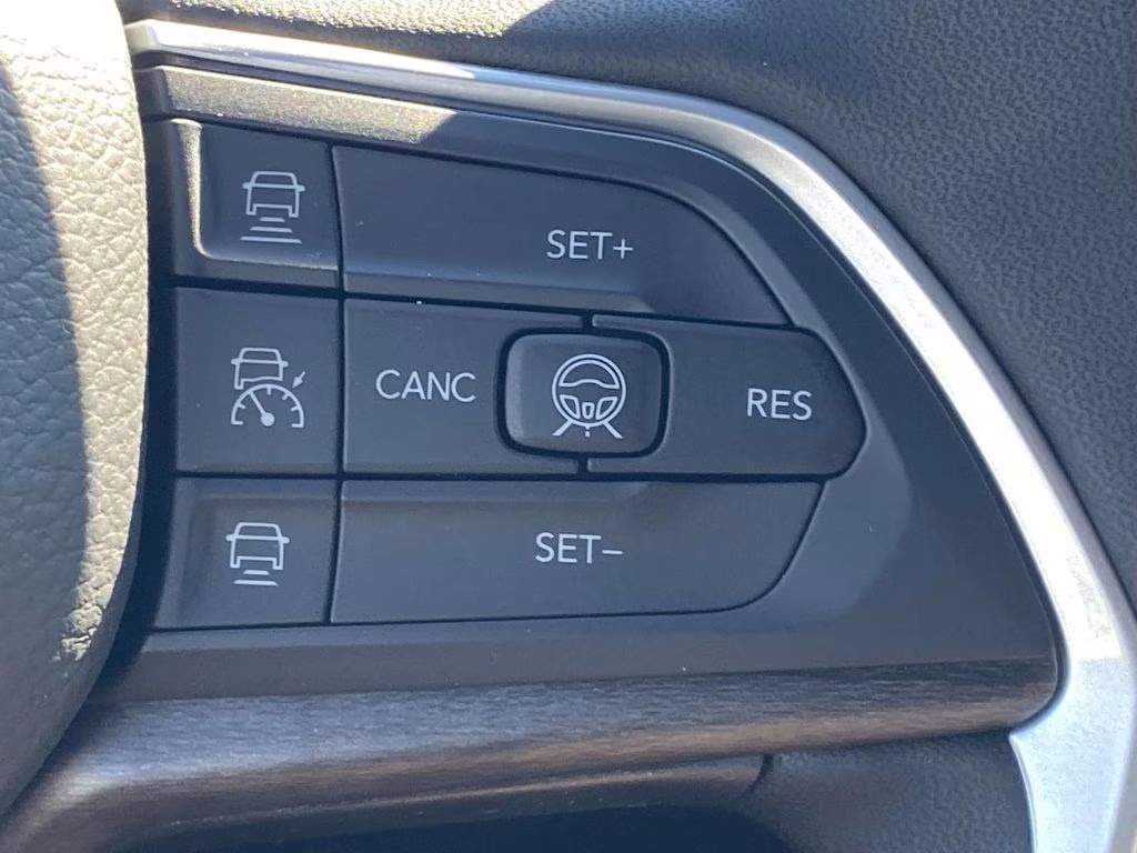 2026 Bright White Clearcoat Jeep Grand Cherokee Laredo Altitude RWD SUV