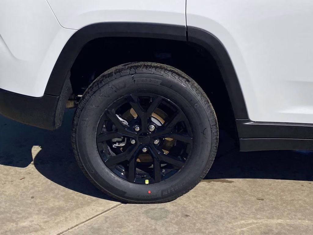 2026 Bright White Clearcoat Jeep Grand Cherokee Laredo Altitude RWD SUV