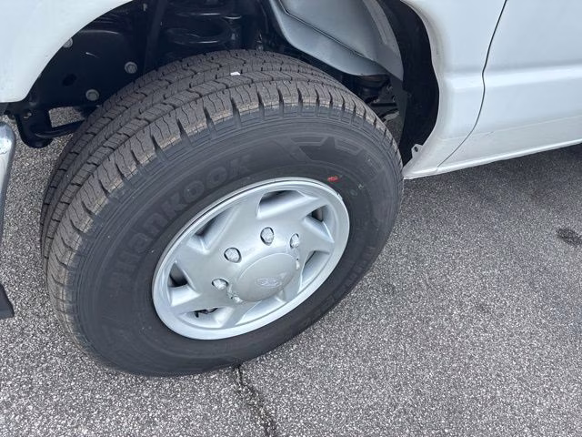 2026 Oxford White Ford E-350SD Base Cutaway RWD Cutaway