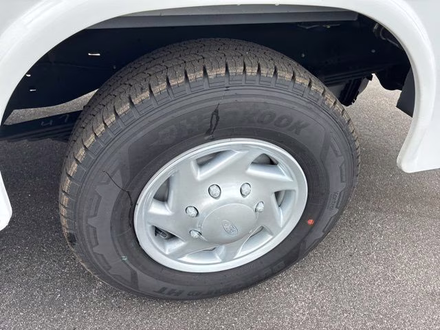 2026 Oxford White Ford E-350SD Base Cutaway RWD Cutaway