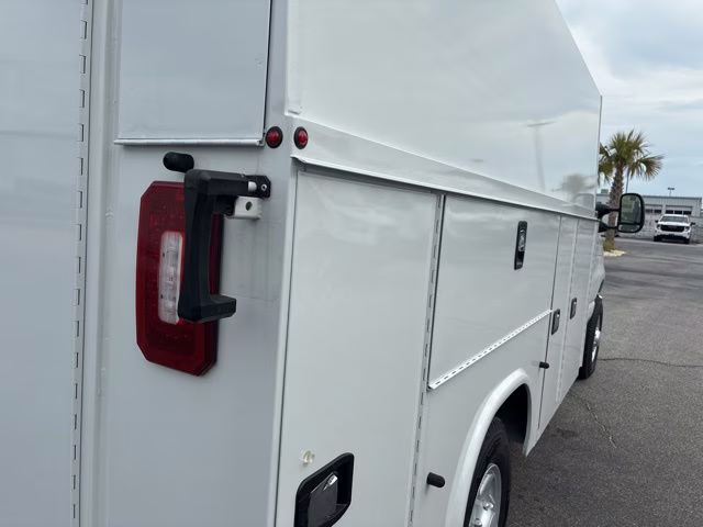 2026 Oxford White Ford E-350SD Base Cutaway RWD Cutaway