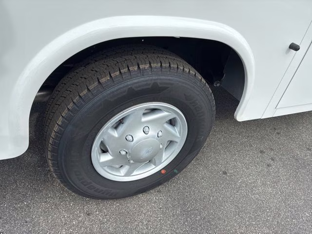 2026 Oxford White Ford E-350SD Base Cutaway RWD Cutaway