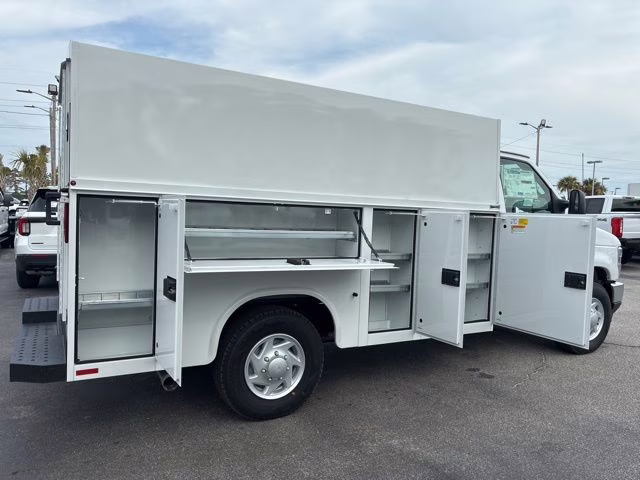 2026 Oxford White Ford E-350SD Base Cutaway RWD Cutaway