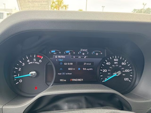 2026 Oxford White Ford E-350SD Base Cutaway RWD Cutaway