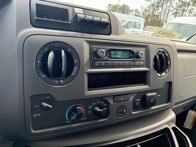 2026 Oxford White Ford E-350SD Base Cutaway RWD Cutaway