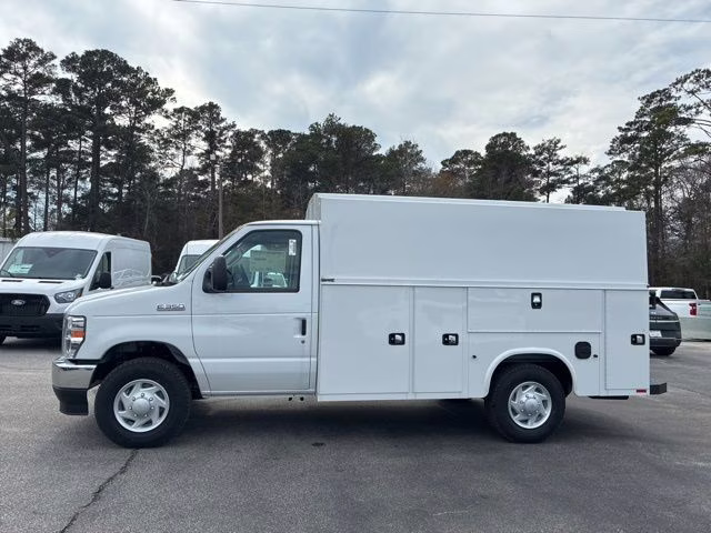 2026 Oxford White Ford E-350SD Base Cutaway RWD Cutaway
