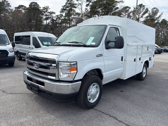 2026 Oxford White Ford E-350SD Base Cutaway RWD Cutaway