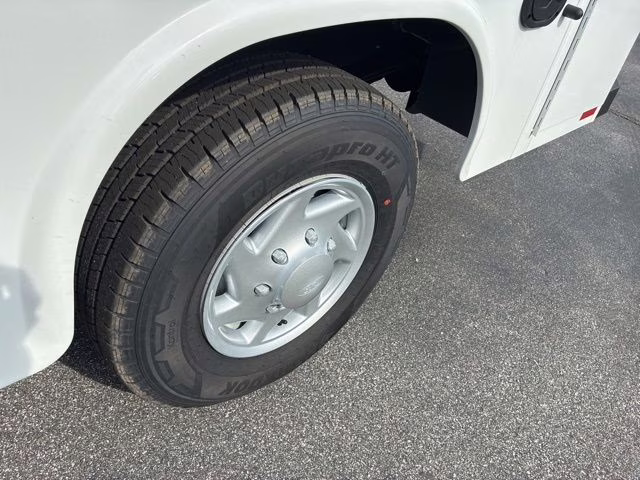 2026 Oxford White Ford E-350SD Base Cutaway RWD Cutaway