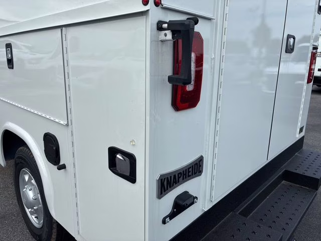 2026 Oxford White Ford E-350SD Base Cutaway RWD Cutaway