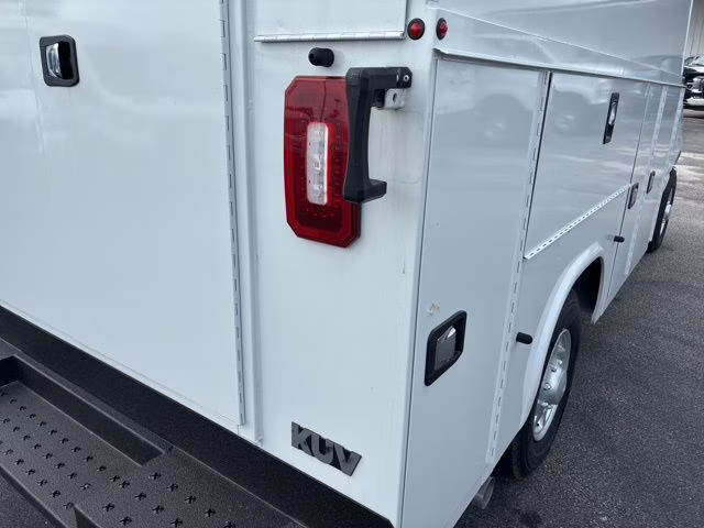 2026 Oxford White Ford E-350SD Base Cutaway RWD Cutaway