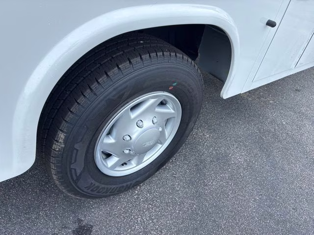 2026 Oxford White Ford E-350SD Base Cutaway RWD Cutaway