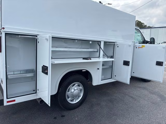 2026 Oxford White Ford E-350SD Base Cutaway RWD Cutaway