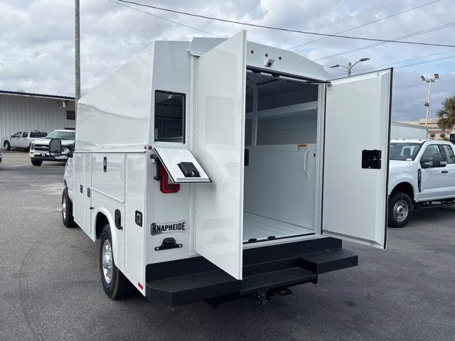 2026 Oxford White Ford E-350SD Base Cutaway RWD Cutaway