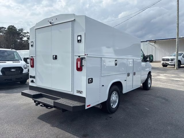 2026 Oxford White Ford E-350SD Base Cutaway RWD Cutaway