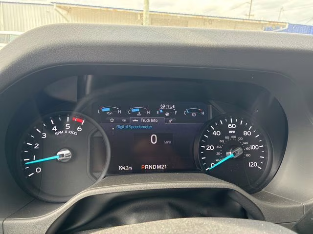 2026 Oxford White Ford E-350SD Base Cutaway RWD Cutaway