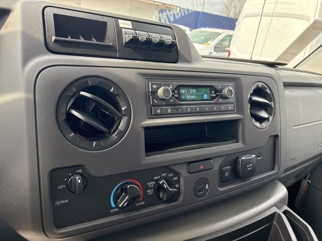 2026 Oxford White Ford E-350SD Base Cutaway RWD Cutaway