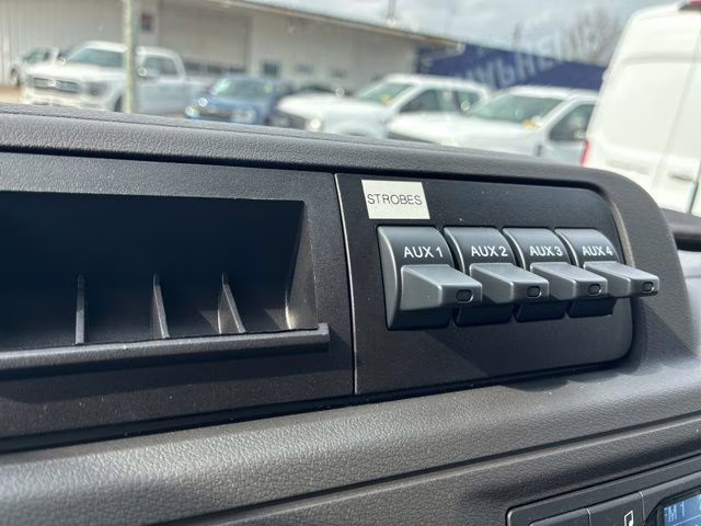 2026 Oxford White Ford E-350SD Base Cutaway RWD Cutaway