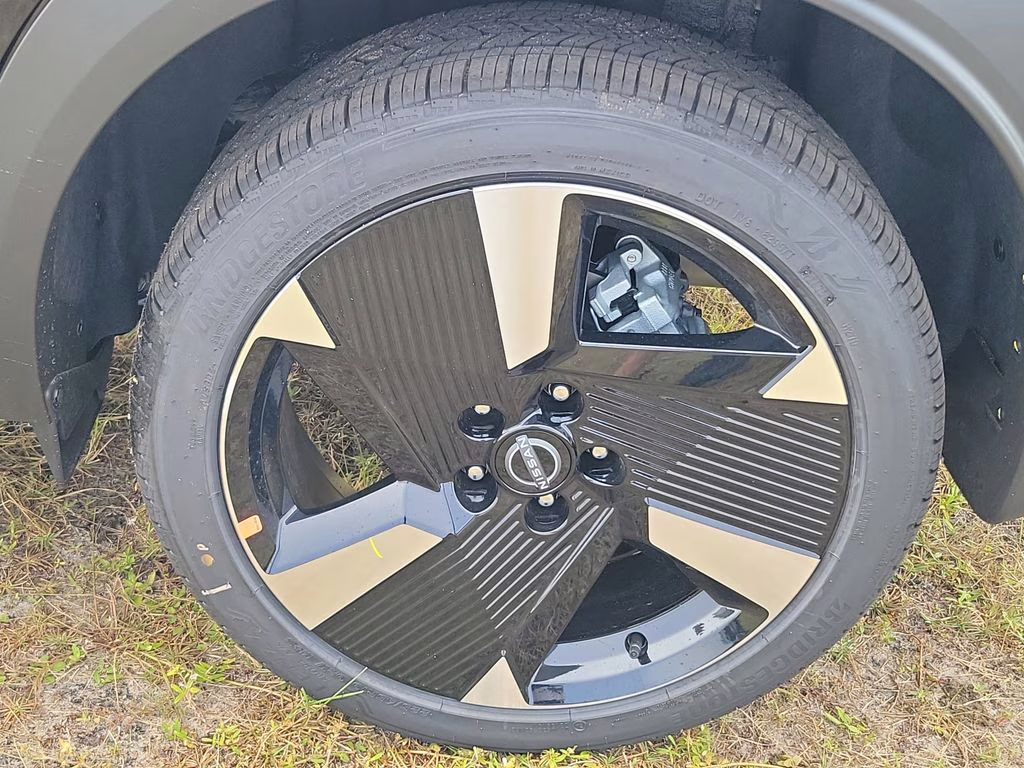 2026 Super Black Nissan Kicks SR FWD SUV