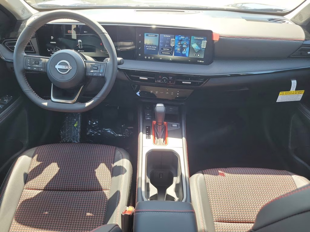 2026 White / Black Nissan Kicks SR FWD SUV