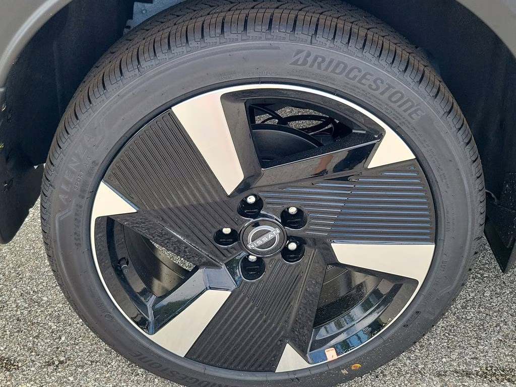 2026 Aspen White/Super Black Nissan Kicks SR FWD SUV