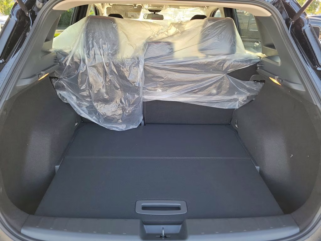 2026 Aspen White/Super Black Nissan Kicks SR FWD SUV