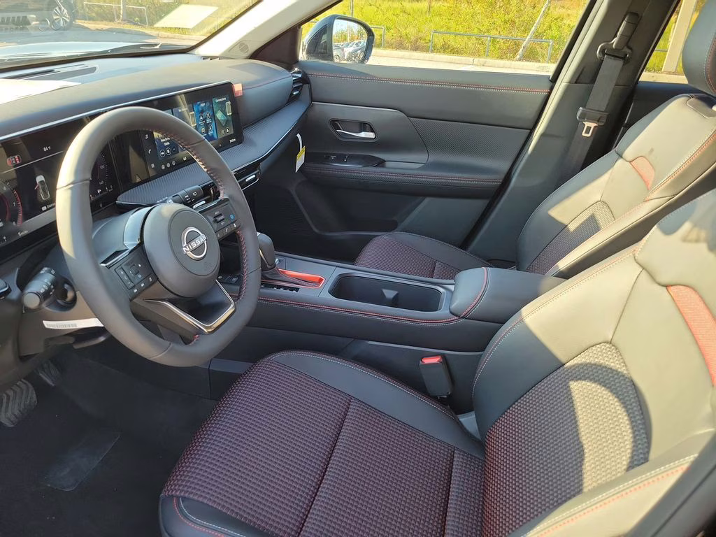 2026 Aspen White/Super Black Nissan Kicks SR FWD SUV