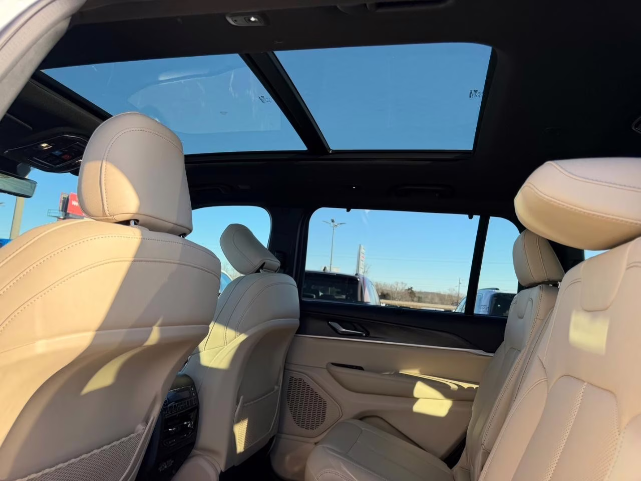 2025 Bright White Clearcoat Jeep Grand Cherokee L Limited 4X4 SUV