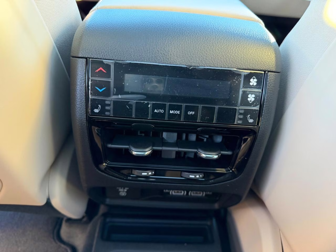 2025 Bright White Clearcoat Jeep Grand Cherokee L Limited 4X4 SUV