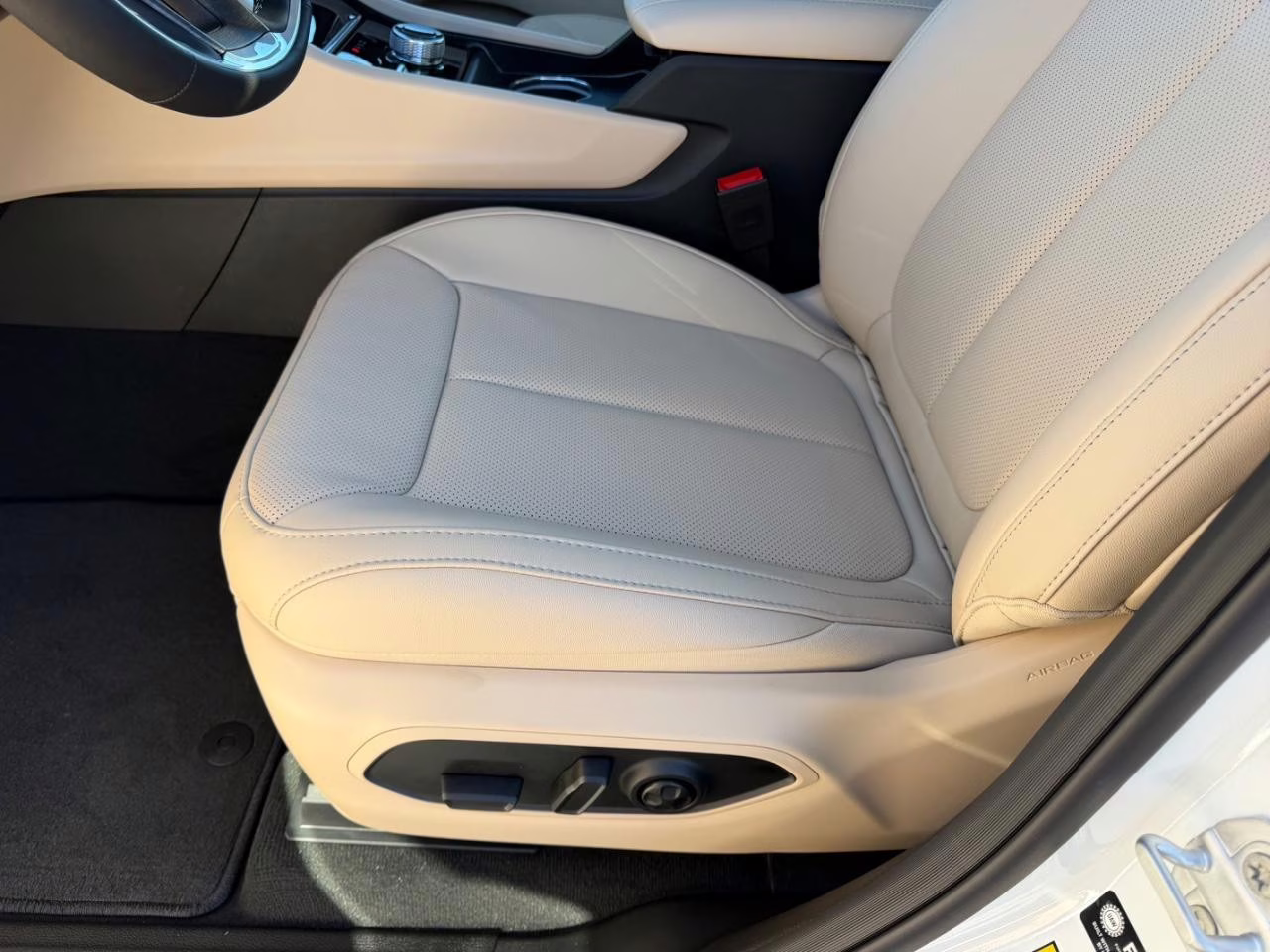 2025 Bright White Clearcoat Jeep Grand Cherokee L Limited 4X4 SUV