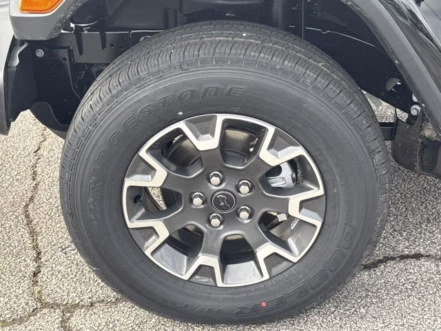 2026 Black Clearcoat Jeep Gladiator Sahara 4X4 Truck